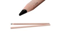 Crayon de maquillage tracé sourcils et lèvres